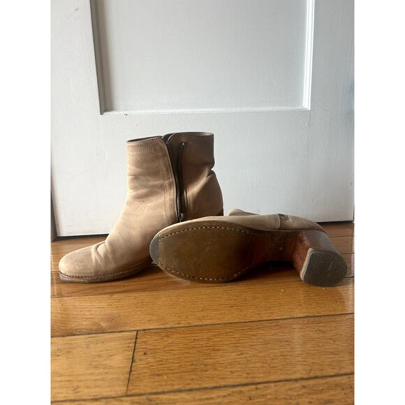 Frye tan suede women's ankle boot side zip size 9 - Picture 5 of 5
